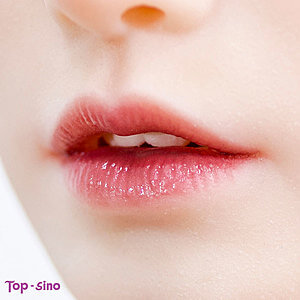 先納信娃娃嘴唇